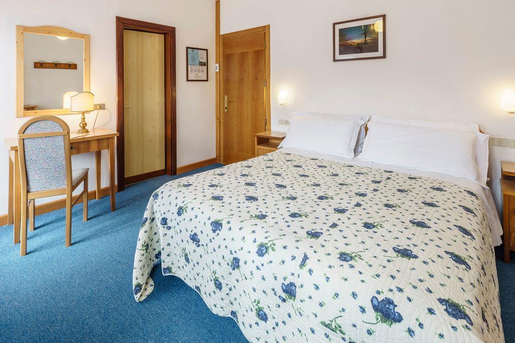Hotel Roma San Vito di Cadore Oda fotoğraf