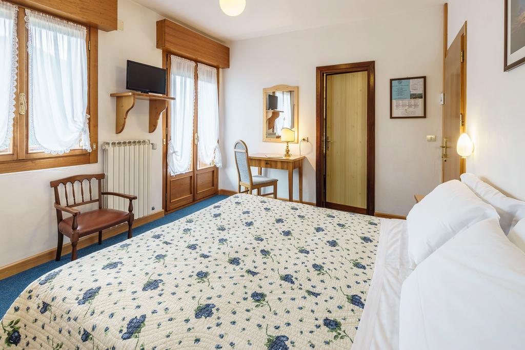 Hotel Roma San Vito di Cadore Oda fotoğraf
